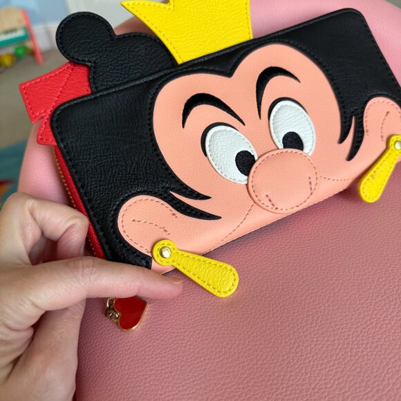 NWOT Loungefly Disney Alice in Wonderland Queen of Hearts Clutch Wallet - Picture 7 of 8